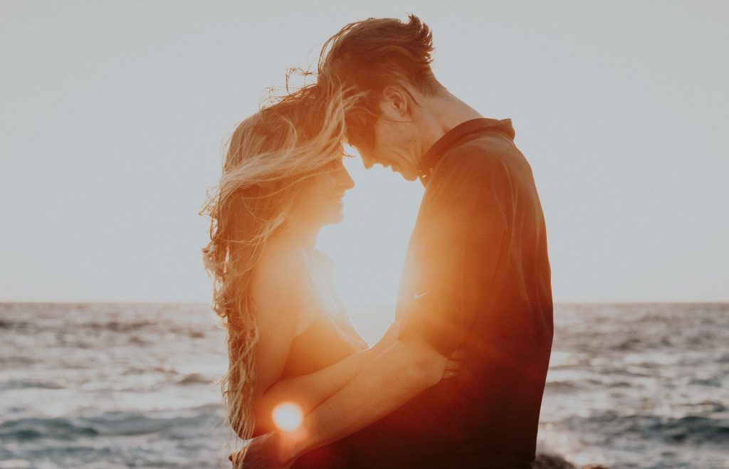 couple-at-the-beach