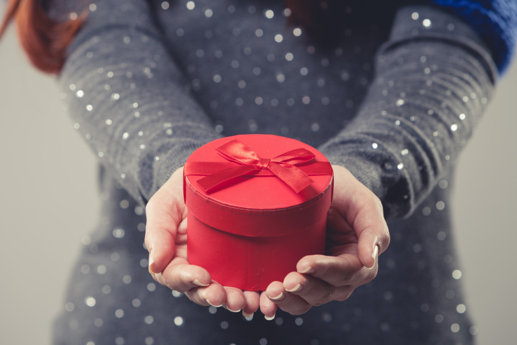 girl holding a gift box