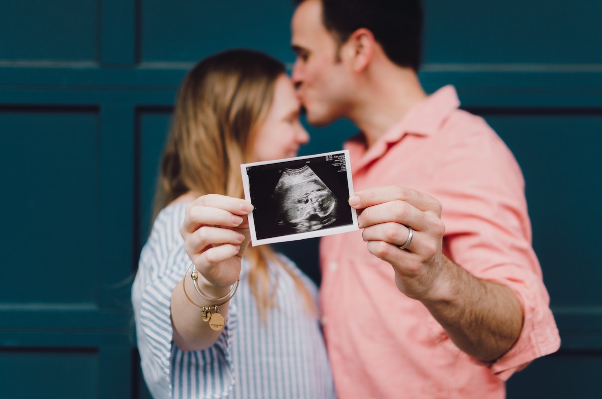 pregnant couple