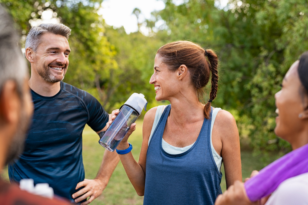 A sporty woman holding a water bottle